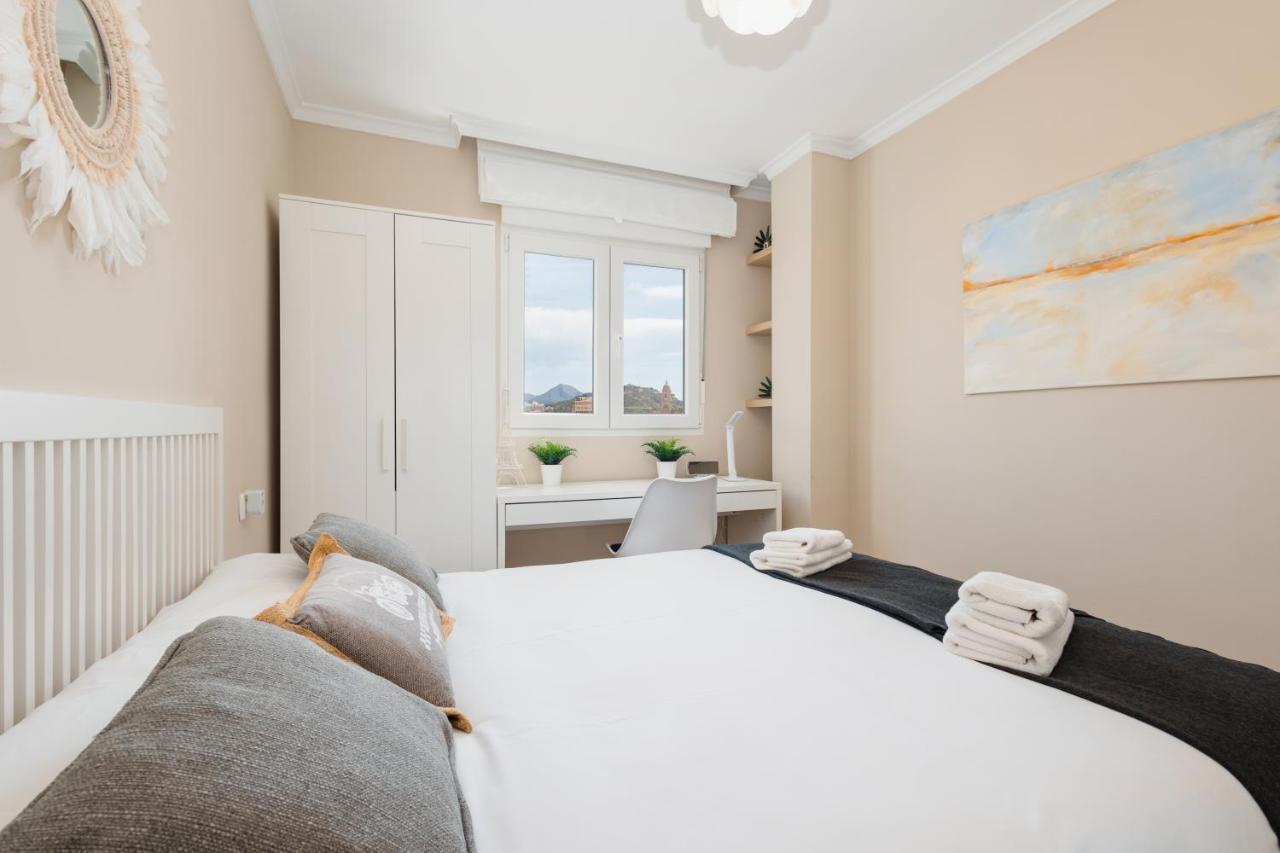 In The Historic Center Of Malaga, Very Close To The Beach And The Ave Train Station, With Private Parking المظهر الخارجي الصورة