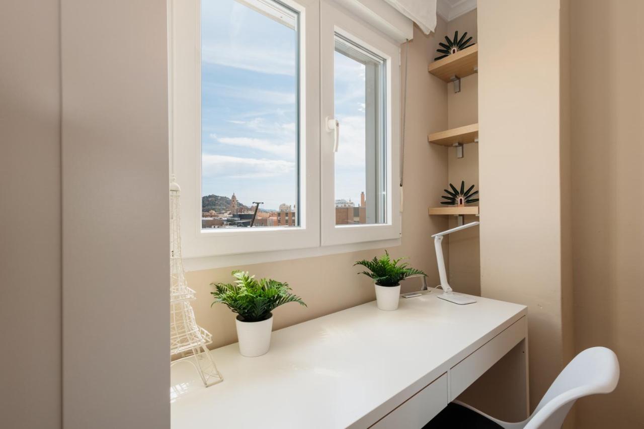 In The Historic Center Of Malaga, Very Close To The Beach And The Ave Train Station, With Private Parking المظهر الخارجي الصورة