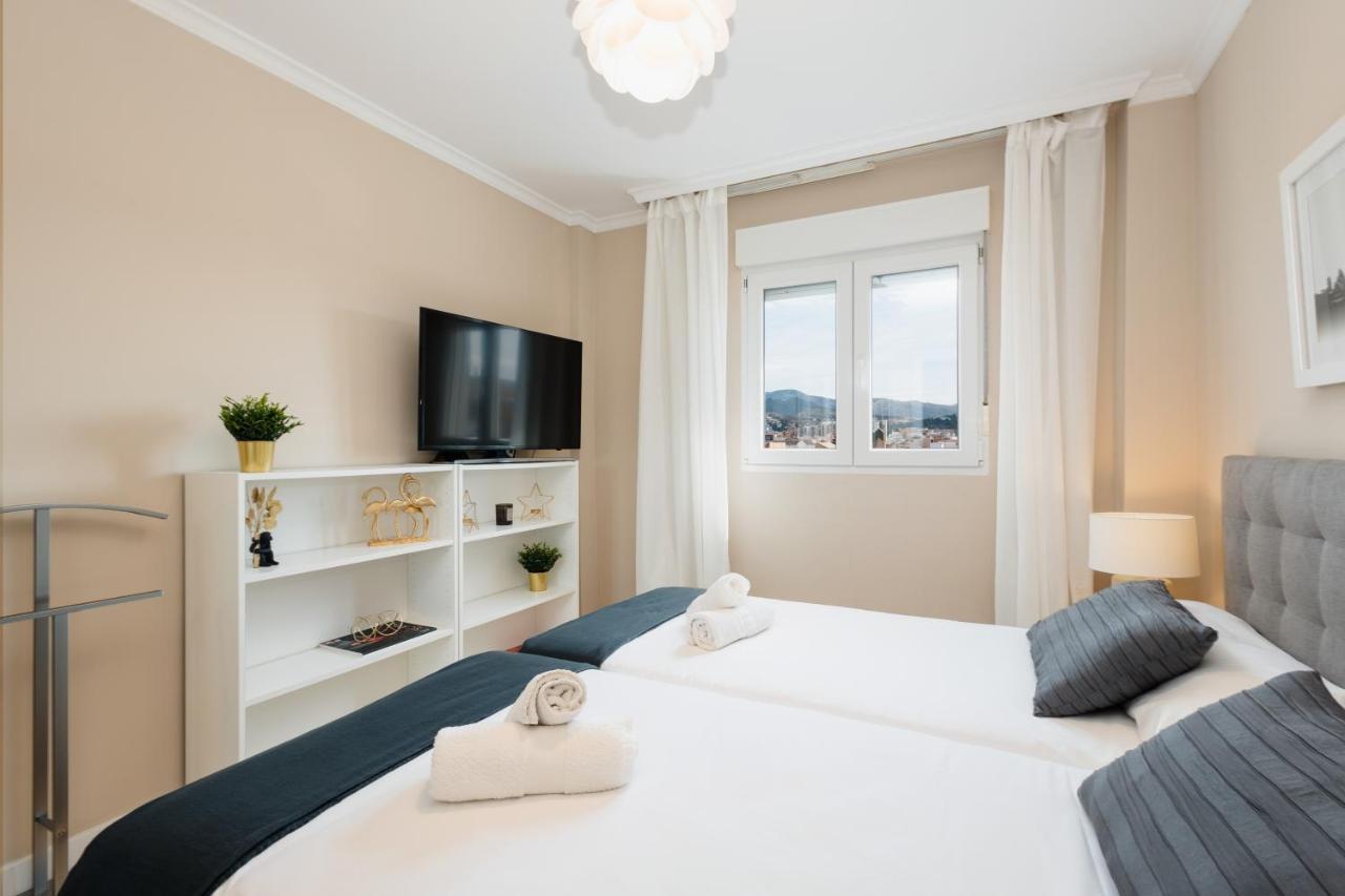 In The Historic Center Of Malaga, Very Close To The Beach And The Ave Train Station, With Private Parking المظهر الخارجي الصورة