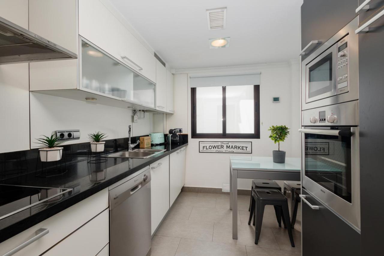 In The Historic Center Of Malaga, Very Close To The Beach And The Ave Train Station, With Private Parking المظهر الخارجي الصورة