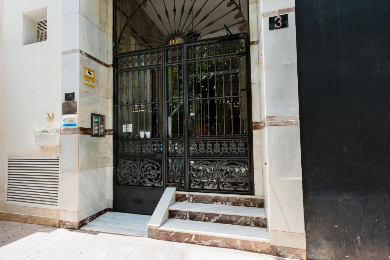 In The Historic Center Of Malaga, Very Close To The Beach And The Ave Train Station, With Private Parking المظهر الخارجي الصورة