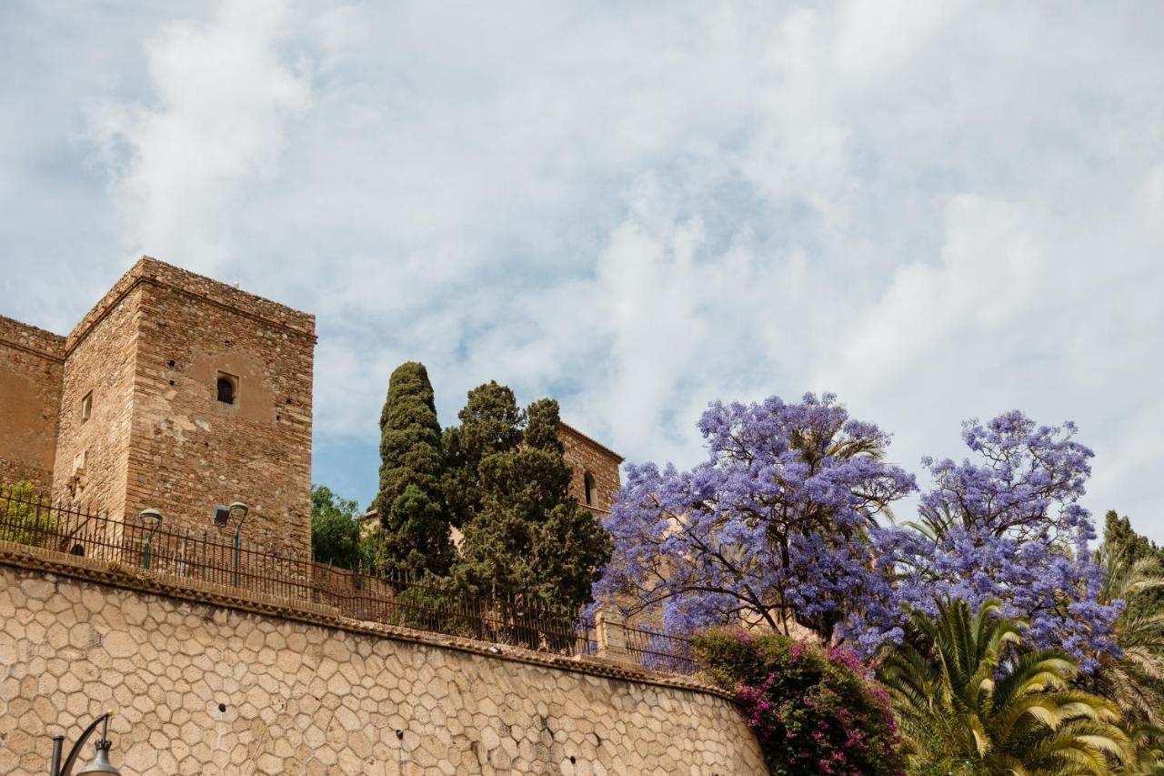 In The Historic Center Of Malaga, Very Close To The Beach And The Ave Train Station, With Private Parking المظهر الخارجي الصورة