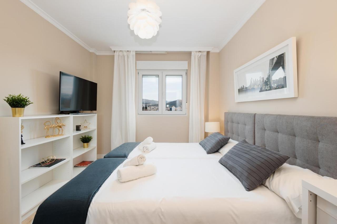 In The Historic Center Of Malaga, Very Close To The Beach And The Ave Train Station, With Private Parking المظهر الخارجي الصورة