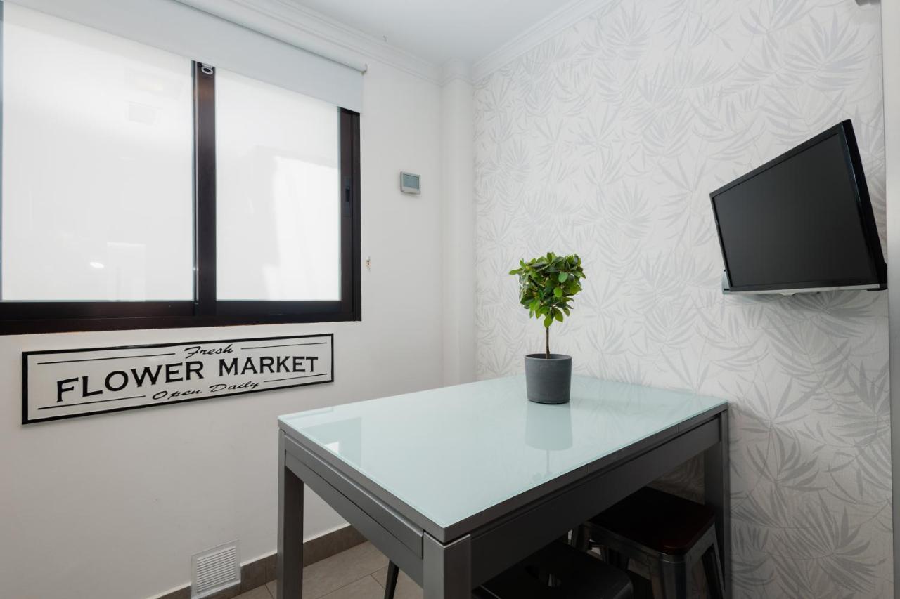 In The Historic Center Of Malaga, Very Close To The Beach And The Ave Train Station, With Private Parking المظهر الخارجي الصورة
