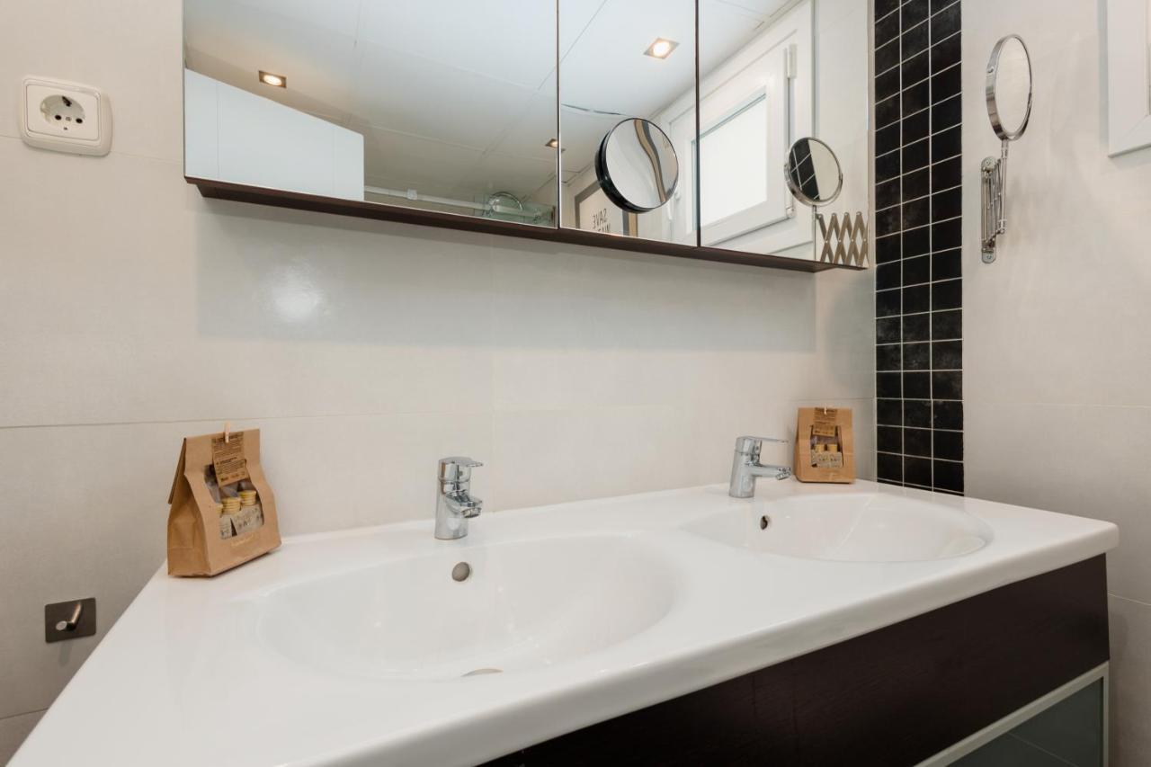In The Historic Center Of Malaga, Very Close To The Beach And The Ave Train Station, With Private Parking المظهر الخارجي الصورة