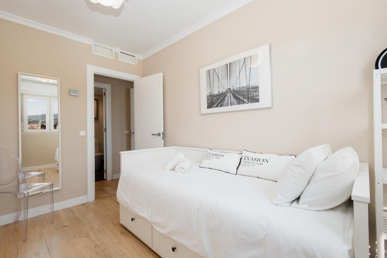 In The Historic Center Of Malaga, Very Close To The Beach And The Ave Train Station, With Private Parking المظهر الخارجي الصورة
