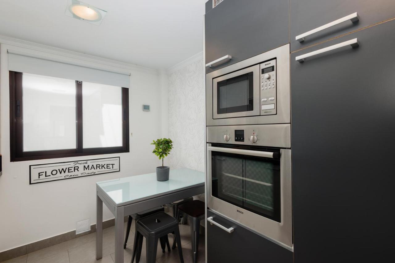 In The Historic Center Of Malaga, Very Close To The Beach And The Ave Train Station, With Private Parking المظهر الخارجي الصورة